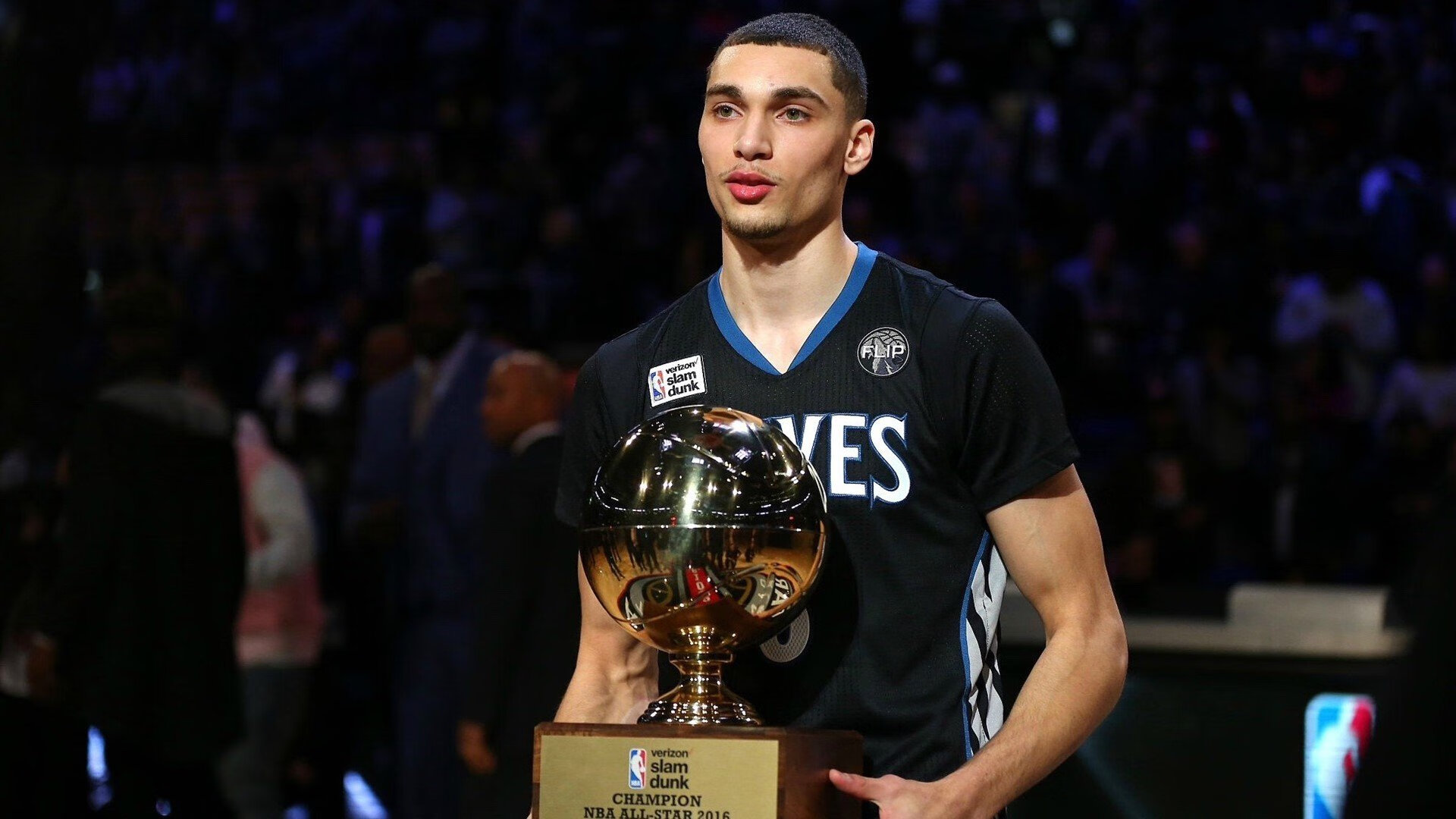 -_魔术逆转精彩纷呈，士气高涨_，魔术演示